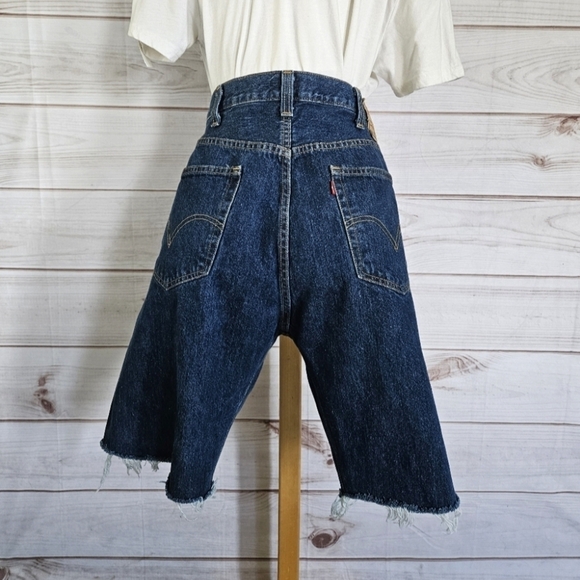 Levi's 501 Distressed Denim Cut Off Red Tab Jean Shorts in Stark Blue Size 40 - Picture 3 of 13